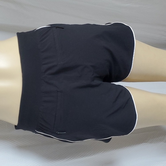 Athleta Women’s Black and White Shorts with Pockets Size 6 - Picture 3 of 10